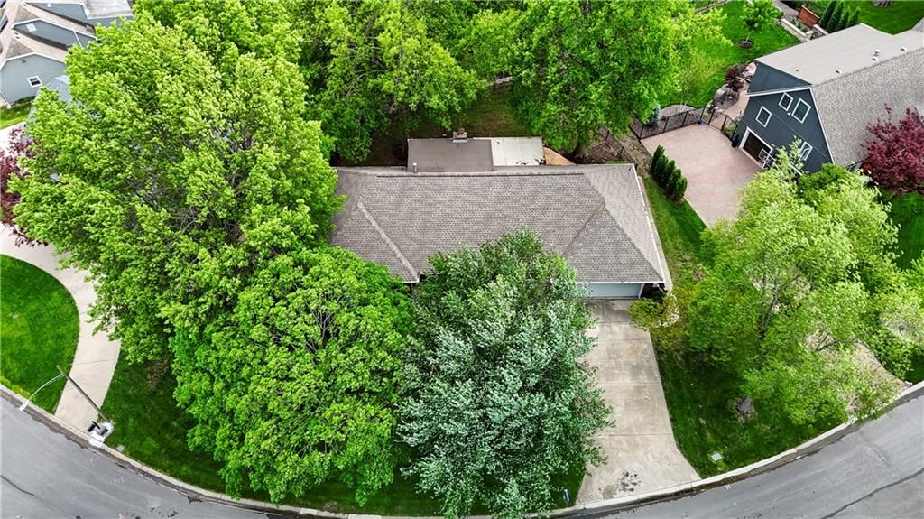600 NE Golfview Drive — photo 49