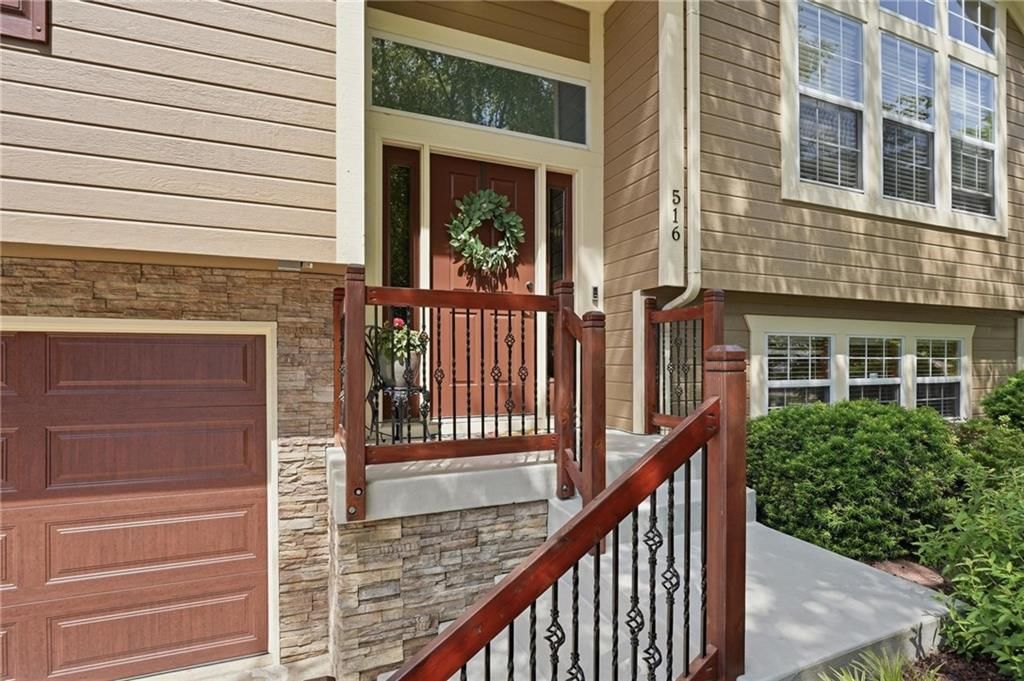 516 NE Topaz Drive — photo 3