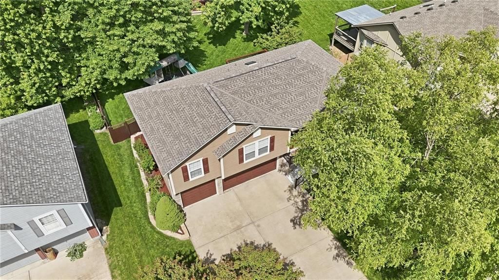 516 NE Topaz Drive — photo 4