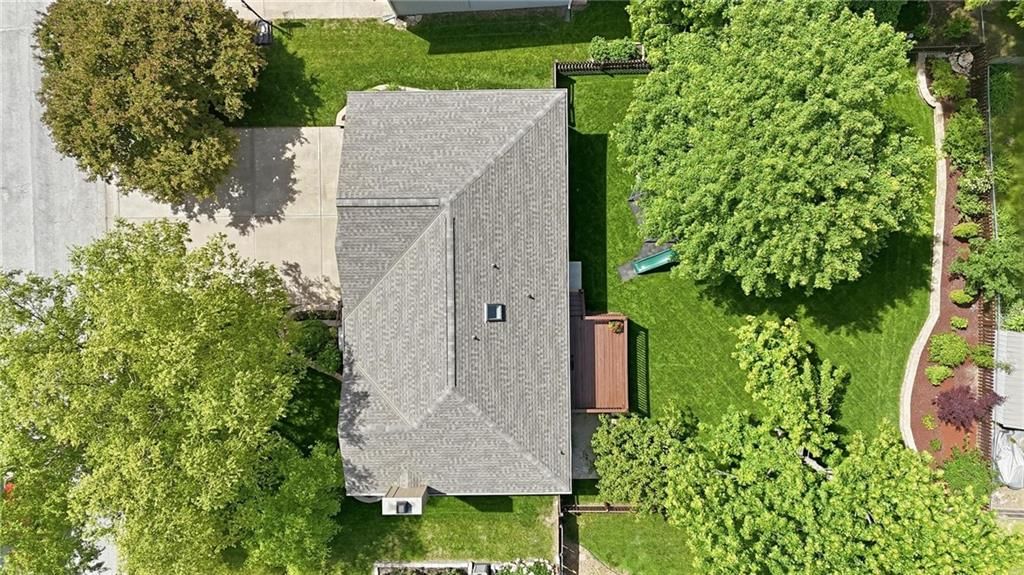 516 NE Topaz Drive — photo 5