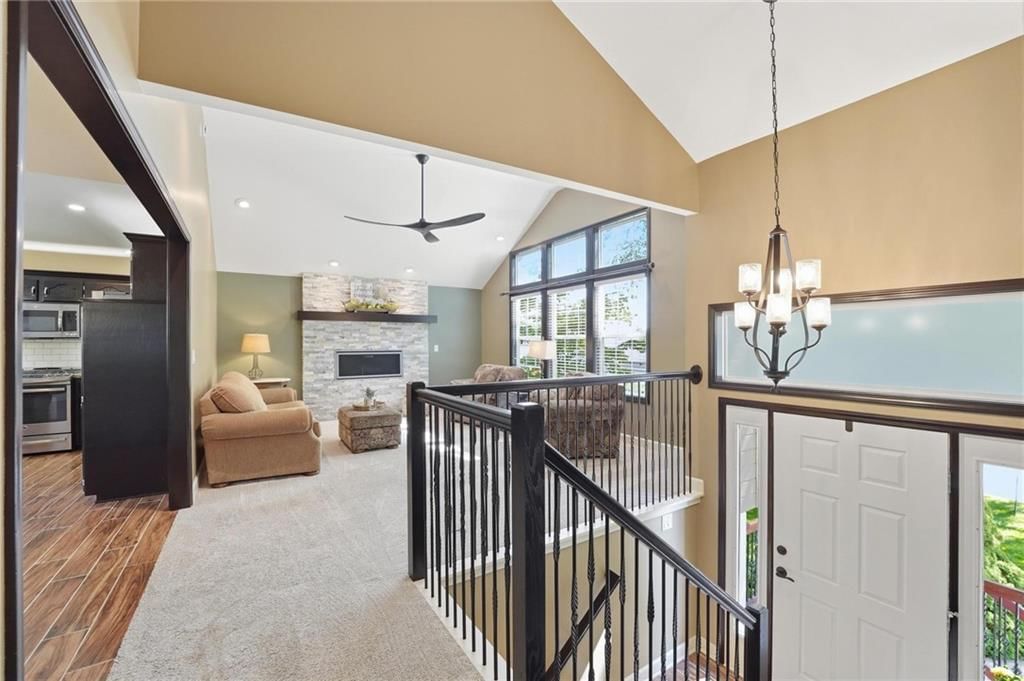 516 NE Topaz Drive — photo 6