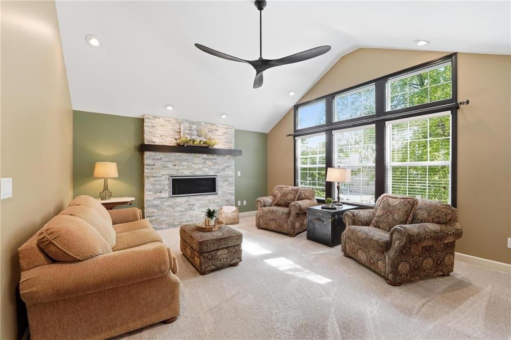 516 NE Topaz Drive — photo 8