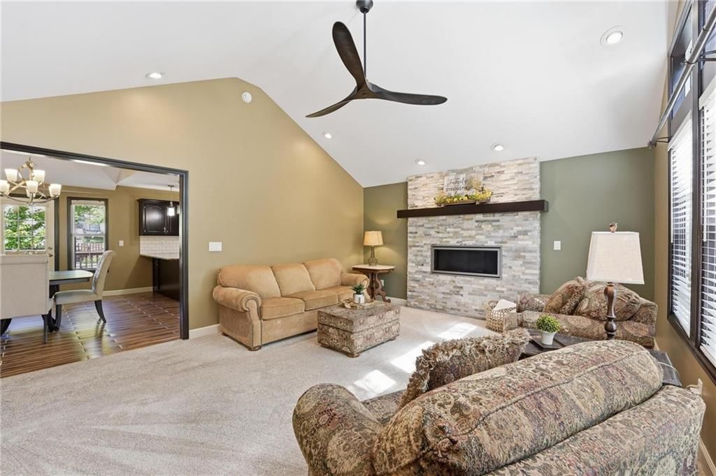 516 NE Topaz Drive — photo 10