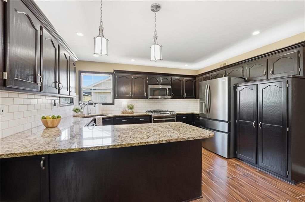 516 NE Topaz Drive — photo 12