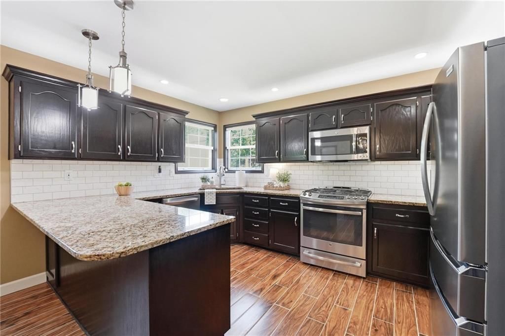 516 NE Topaz Drive — photo 13