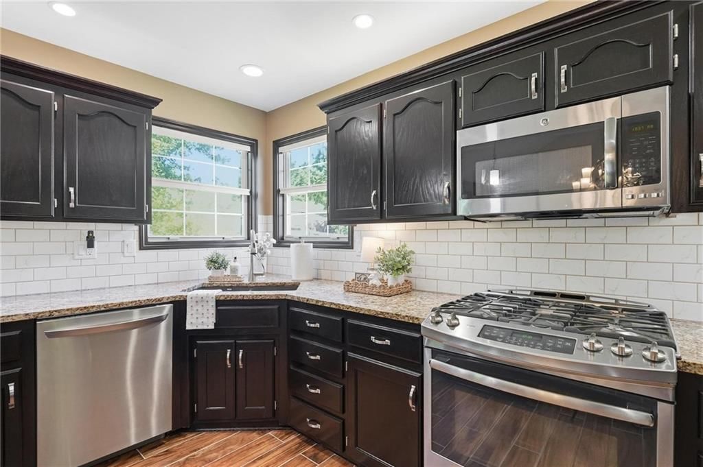 516 NE Topaz Drive — photo 14