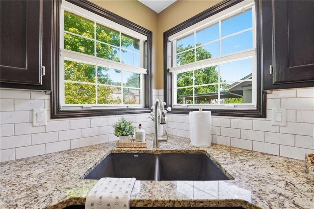 516 NE Topaz Drive — photo 15