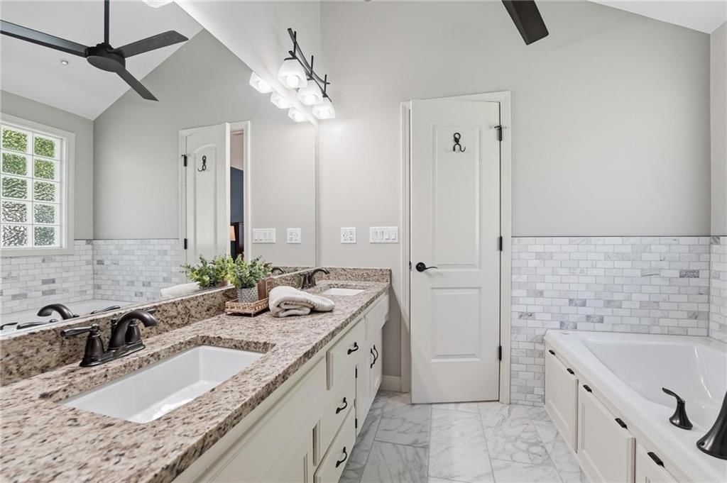 516 NE Topaz Drive — photo 27