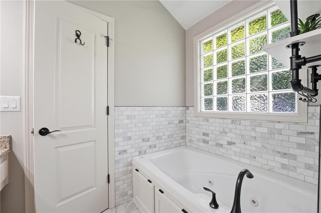 516 NE Topaz Drive — photo 28