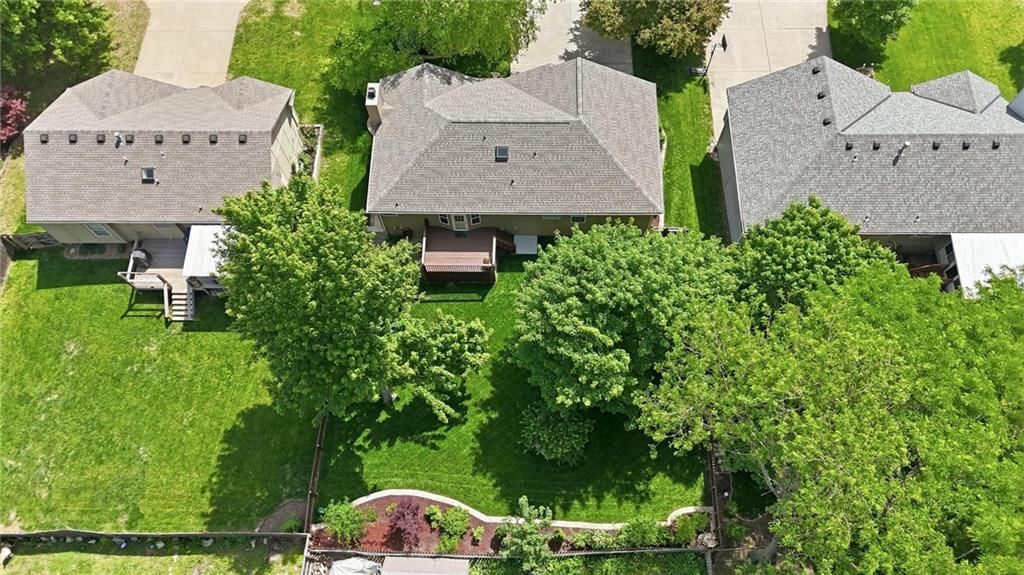 516 NE Topaz Drive — photo 45