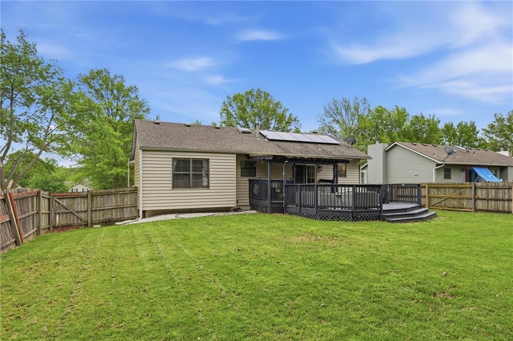 312 SE Onyx Drive — photo 4