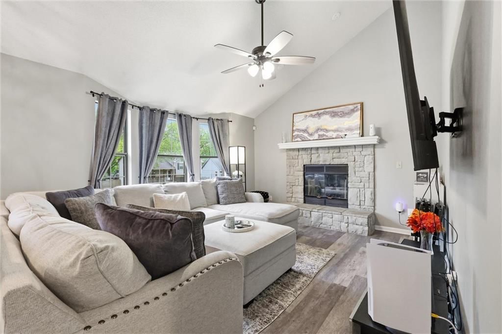 312 SE Onyx Drive — photo 5