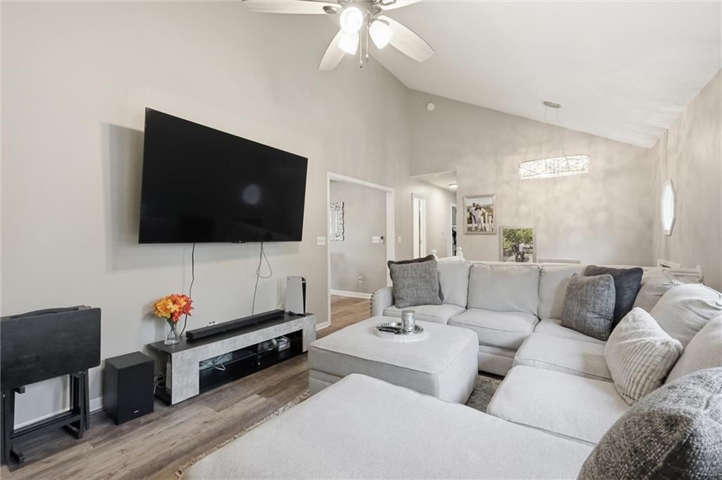 312 SE Onyx Drive — photo 9