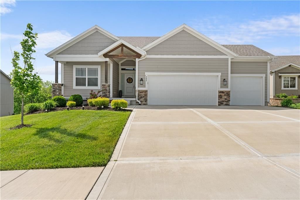 202 NW Joshua Drive — photo 1