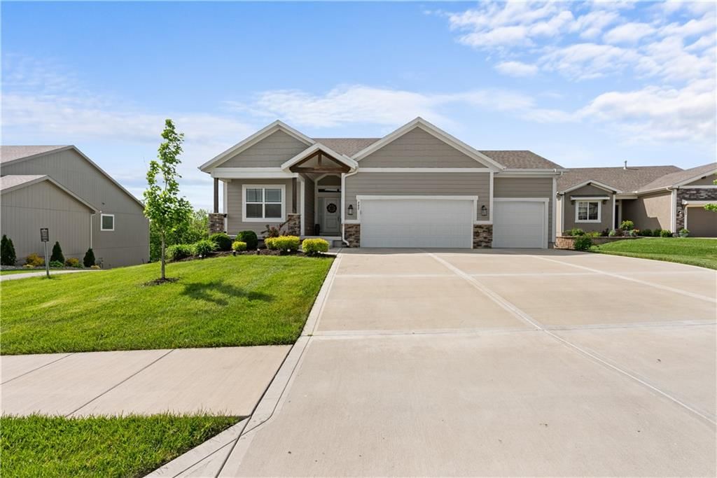 202 NW Joshua Drive — photo 2