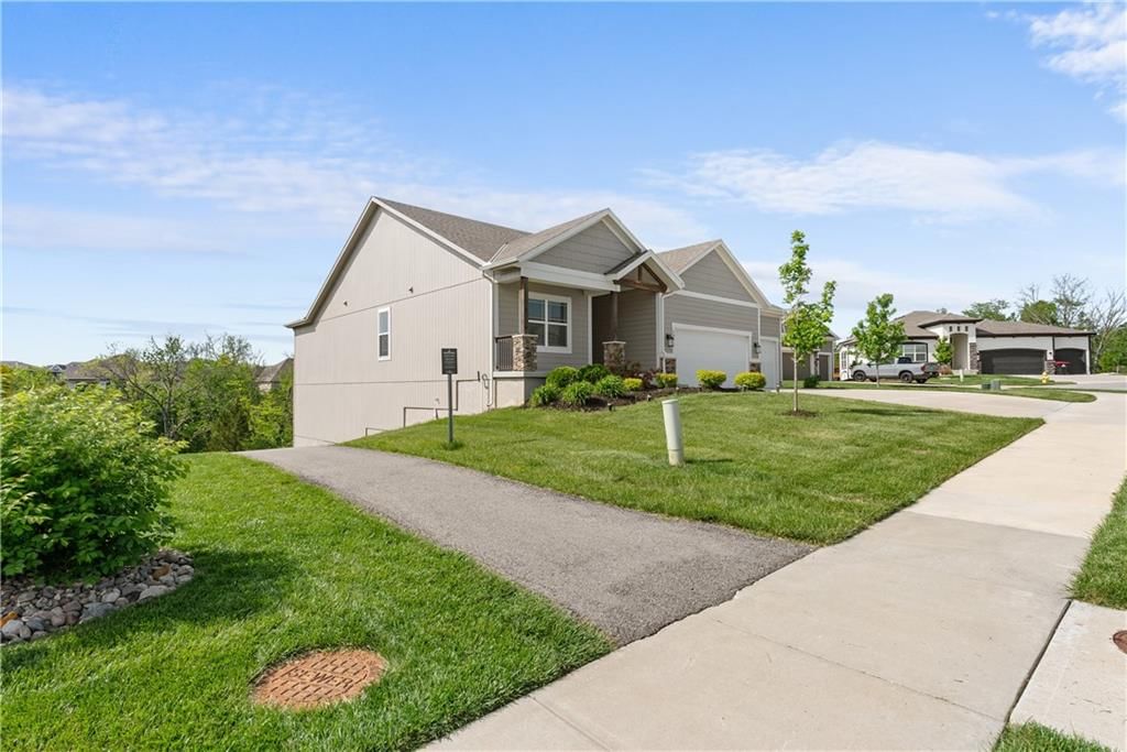 202 NW Joshua Drive — photo 3