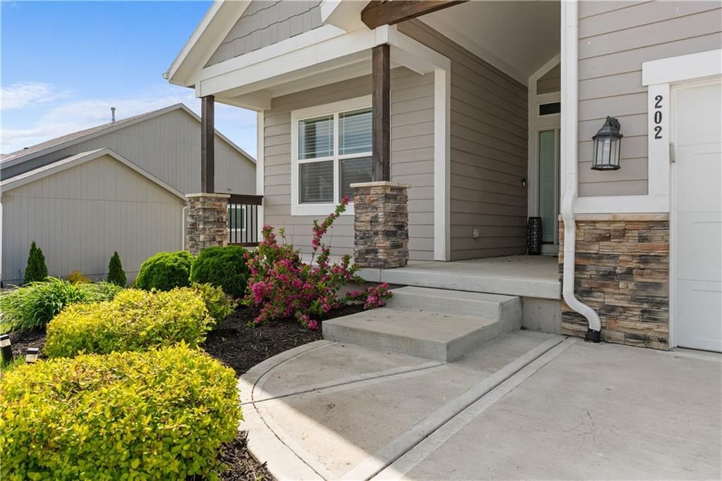 202 NW Joshua Drive — photo 5