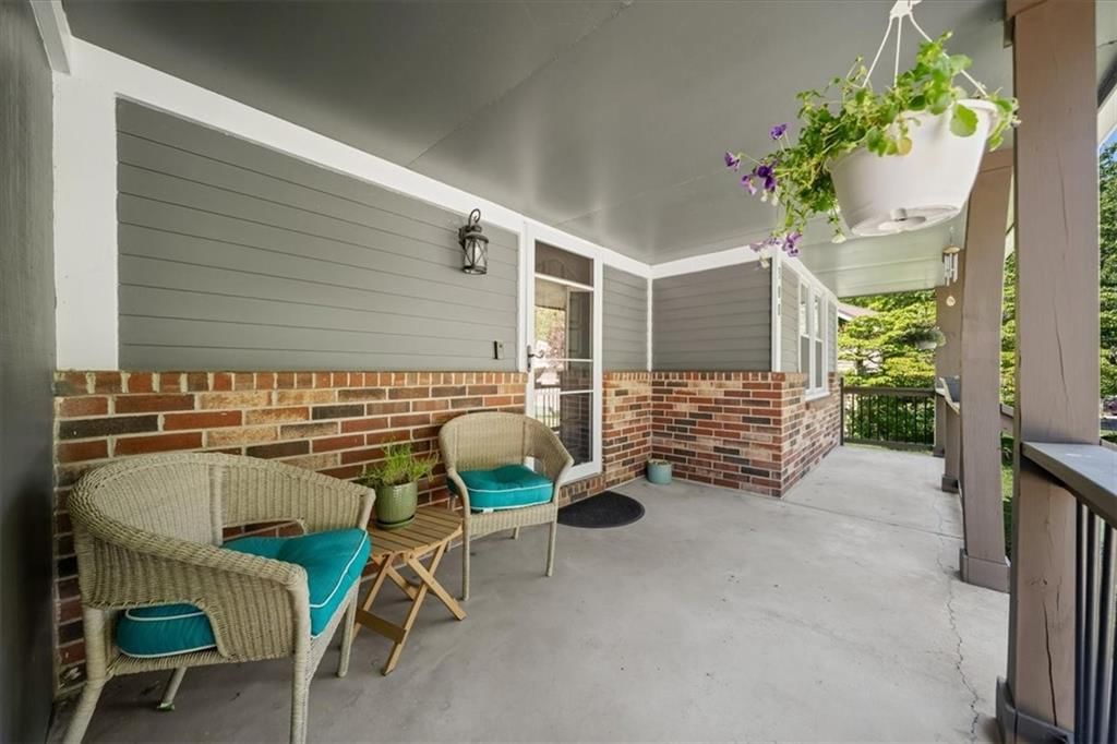 300 SE Brownfield Drive — photo 3