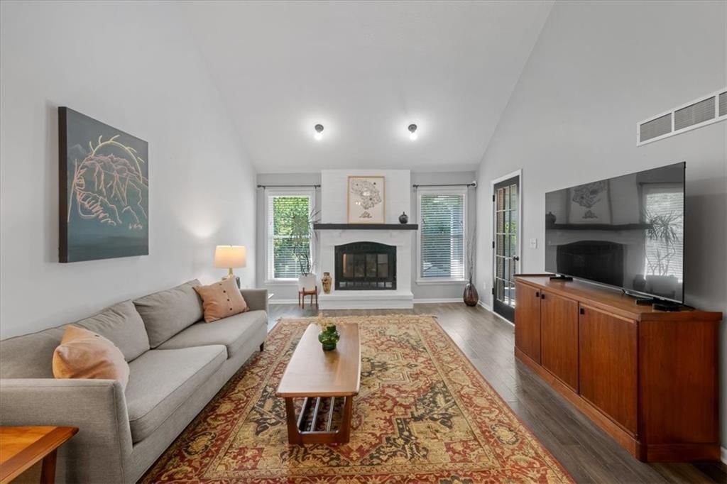 300 SE Brownfield Drive — photo 4