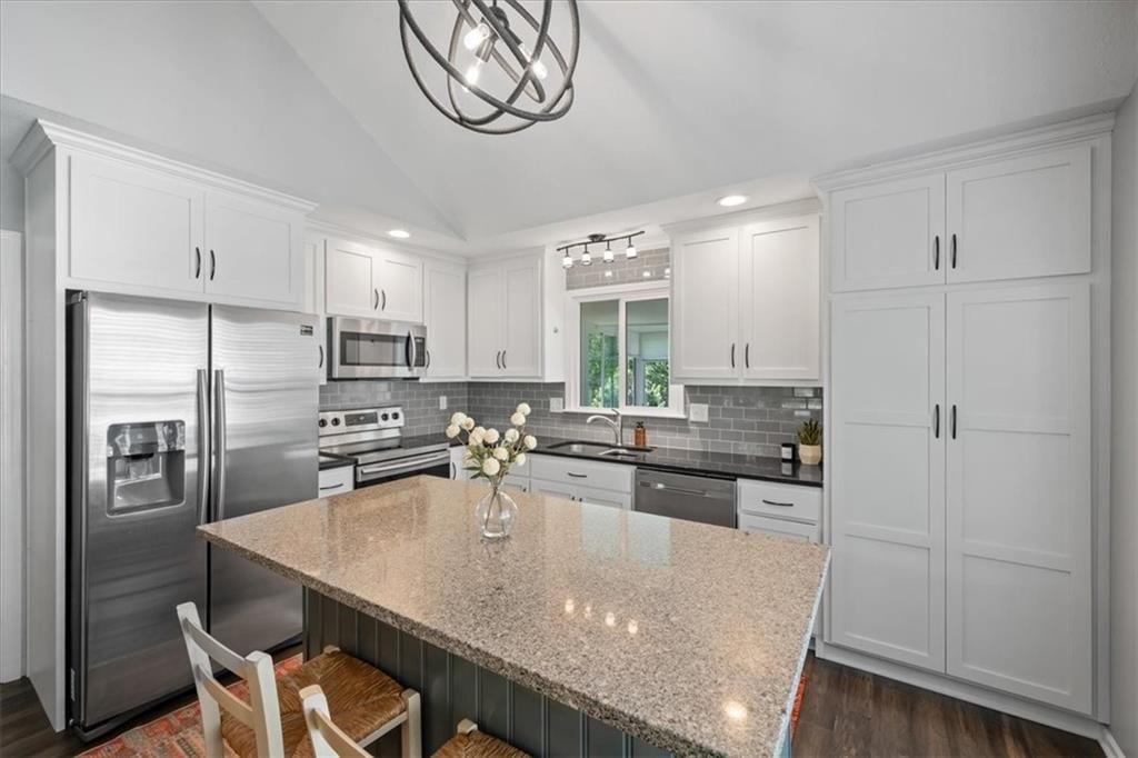 300 SE Brownfield Drive — photo 12