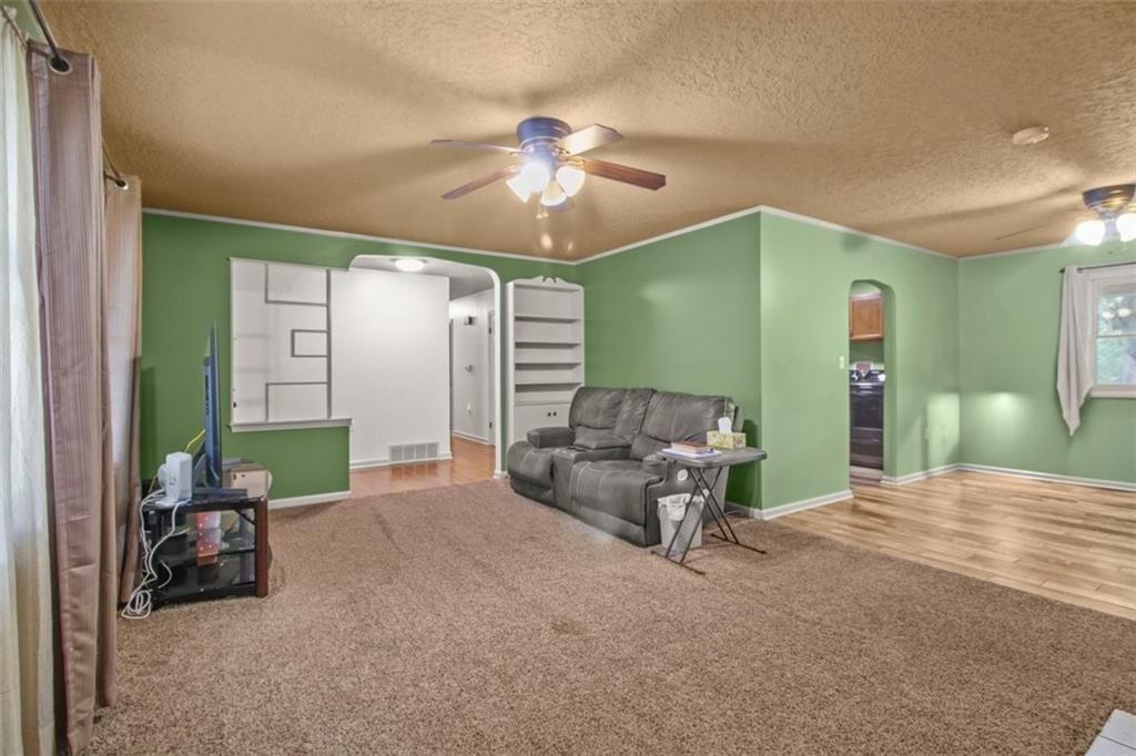 310 E Orchard Street — photo 5