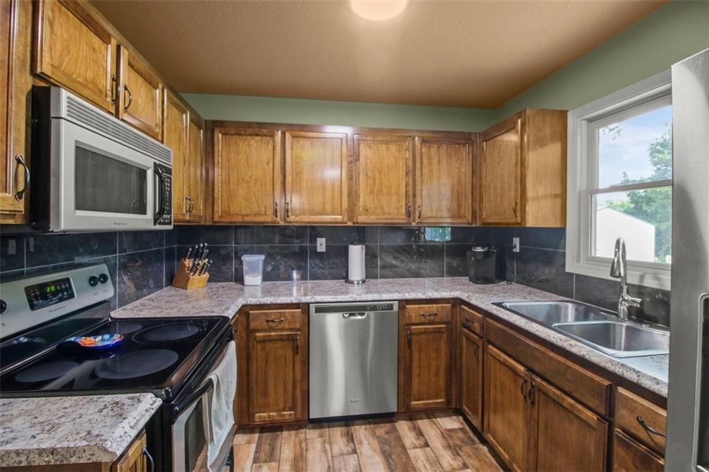 310 E Orchard Street — photo 10