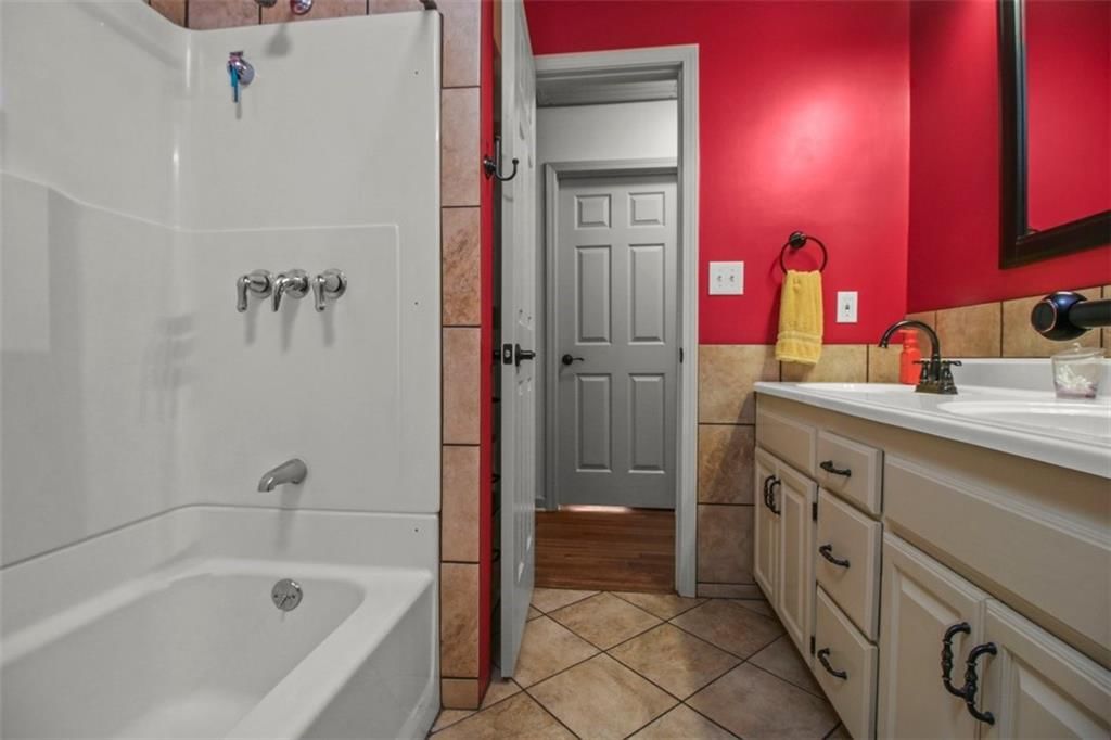 310 E Orchard Street — photo 15