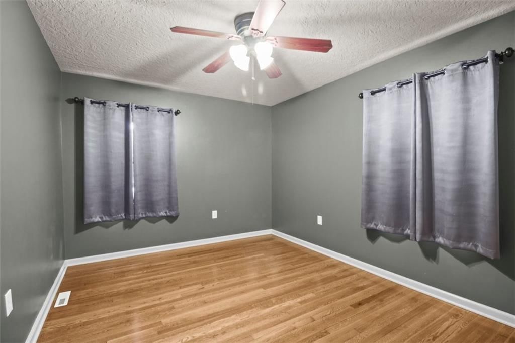 310 E Orchard Street — photo 20
