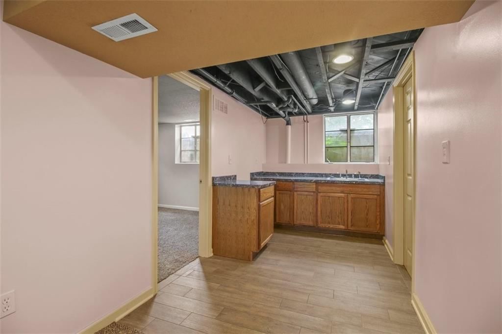 310 E Orchard Street — photo 28