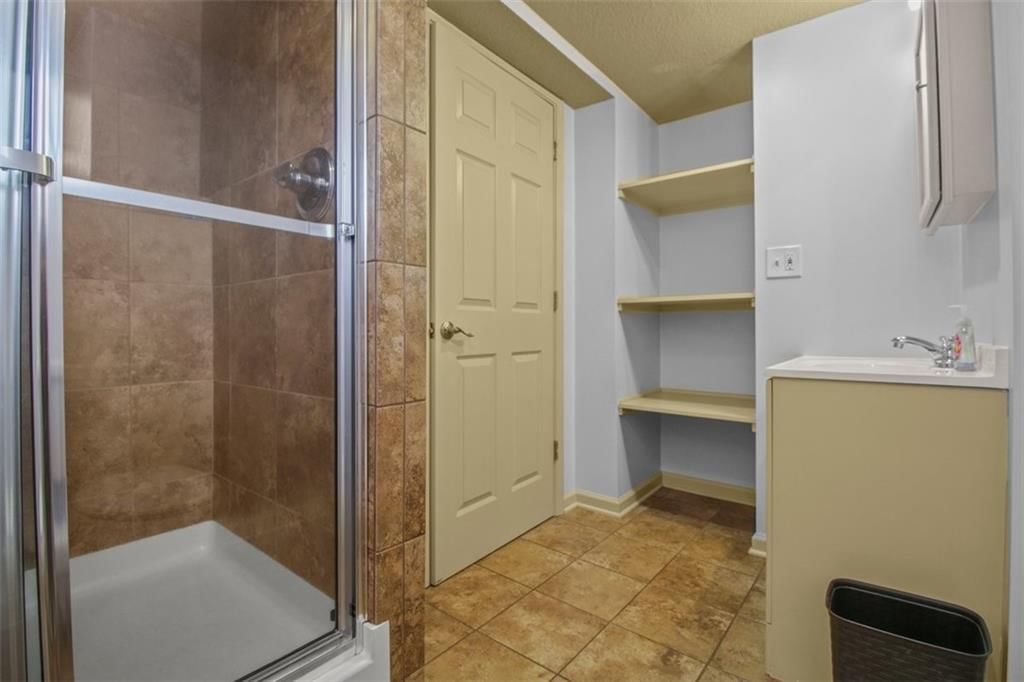 310 E Orchard Street — photo 33