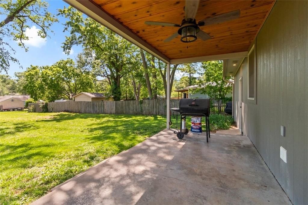 310 E Orchard Street — photo 34
