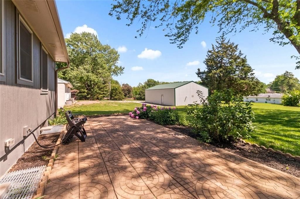 310 E Orchard Street — photo 35