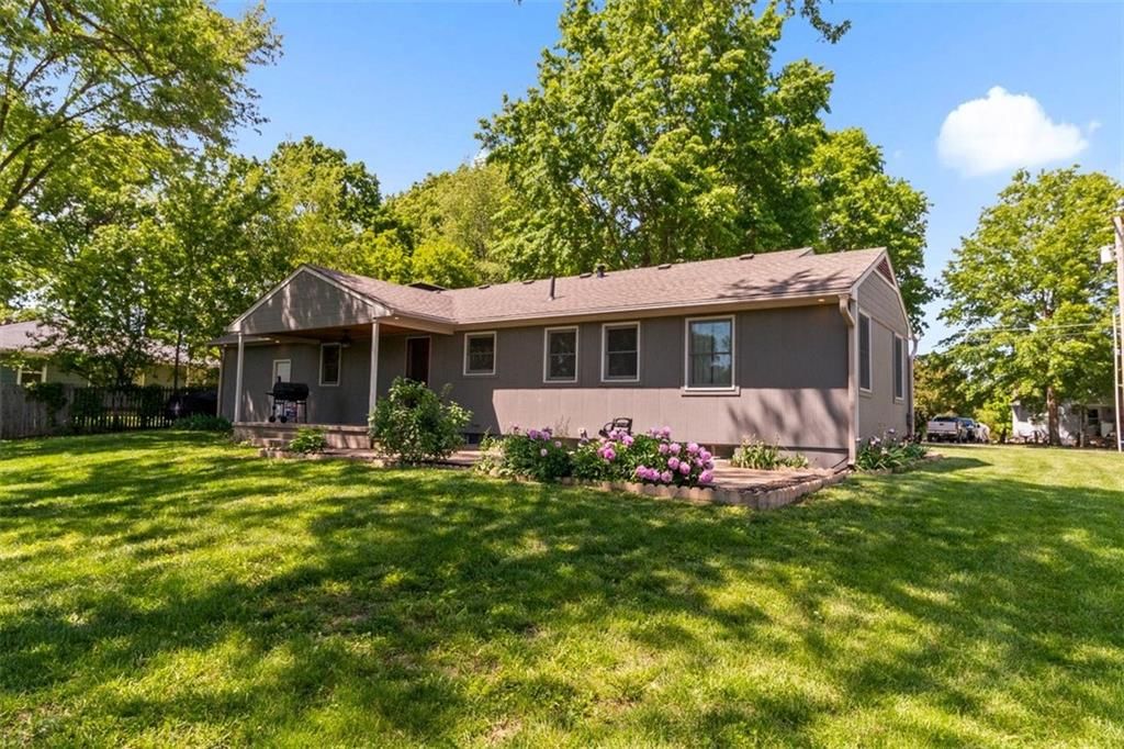 310 E Orchard Street — photo 37