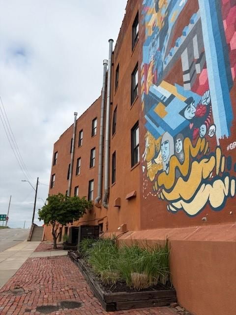 510 Delaware Street — photo 40