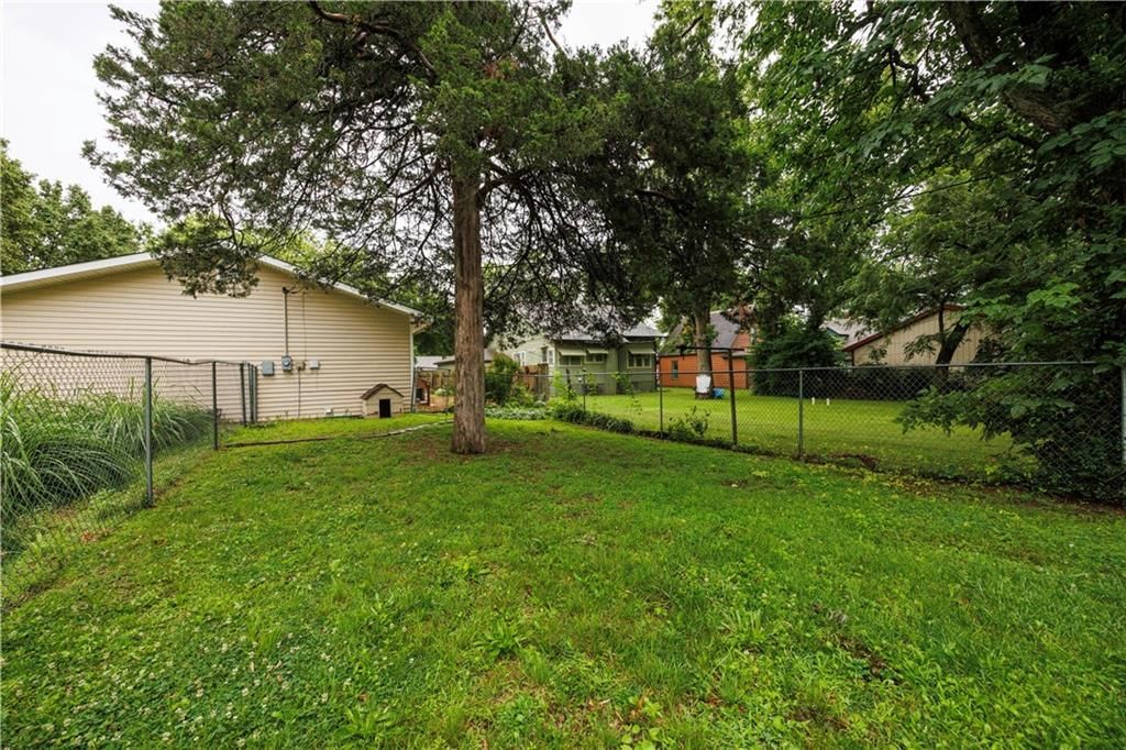 1136 Monroe Street — photo 31
