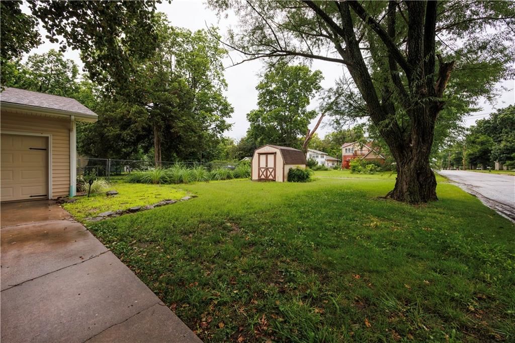 1136 Monroe Street — photo 33