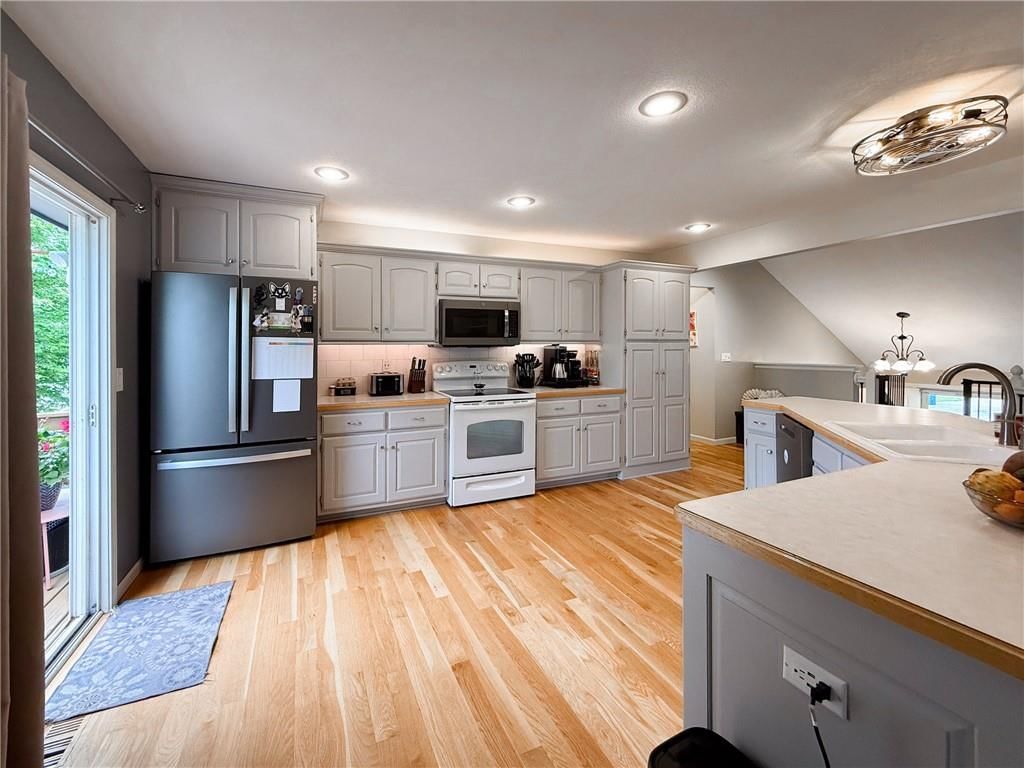 19205 E COLONY Court — photo 10