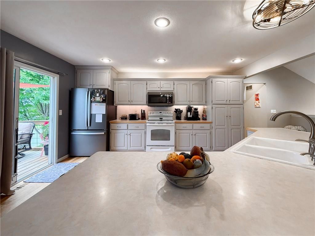 19205 E COLONY Court — photo 11