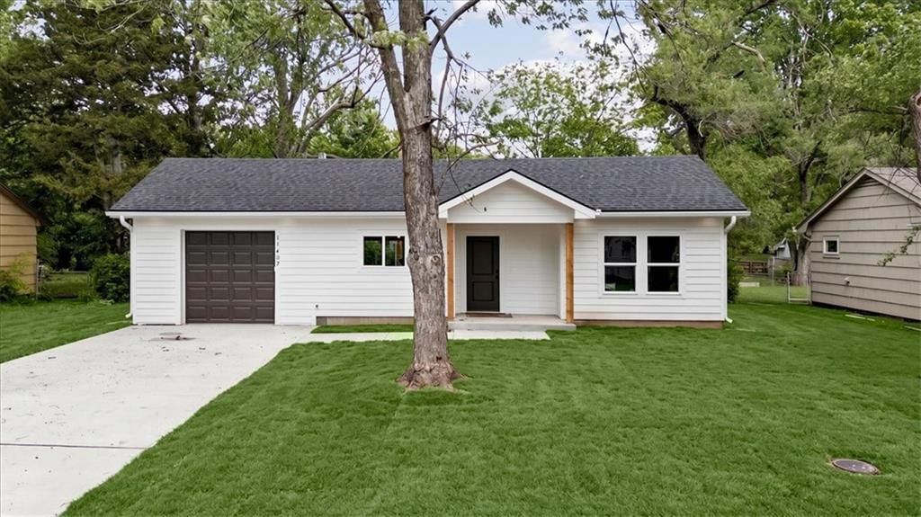 11407 Spruce Avenue — photo 3