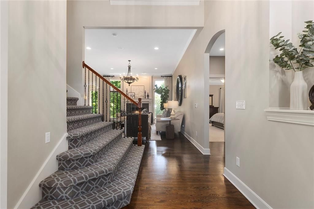8915 N Lewis Avenue — photo 4