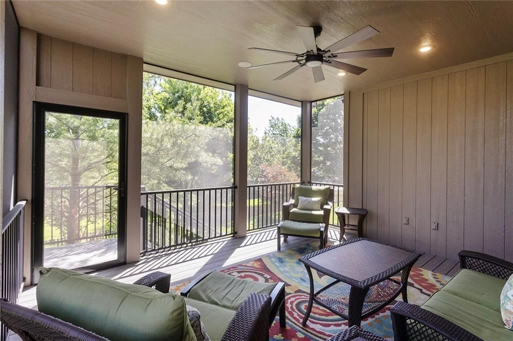 8915 N Lewis Avenue — photo 25