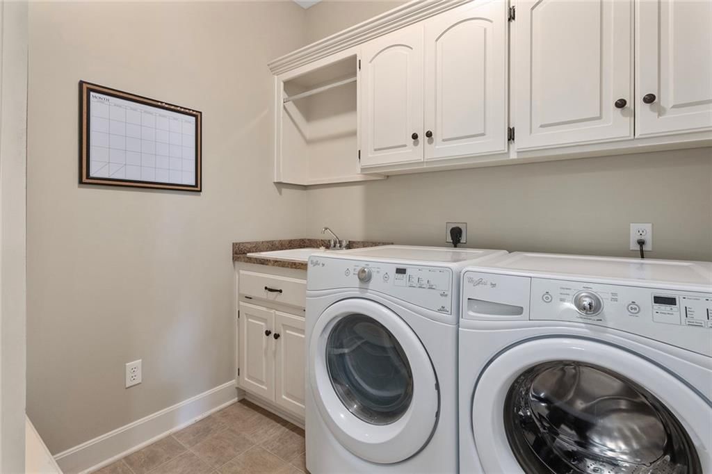 8915 N Lewis Avenue — photo 26