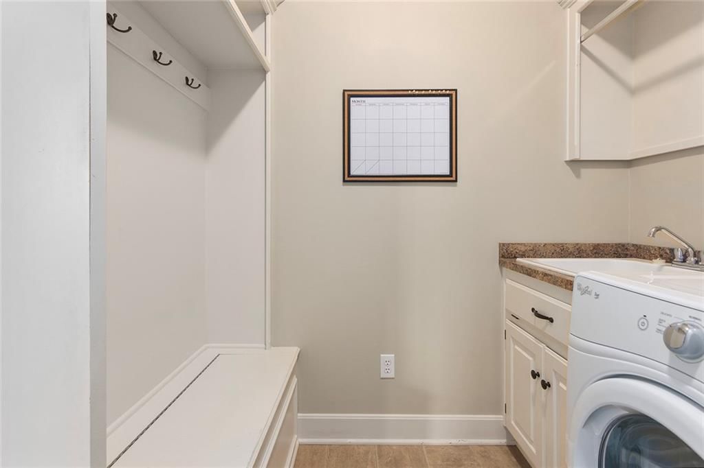8915 N Lewis Avenue — photo 27