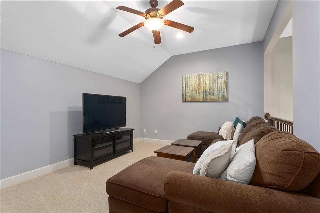 8915 N Lewis Avenue — photo 37