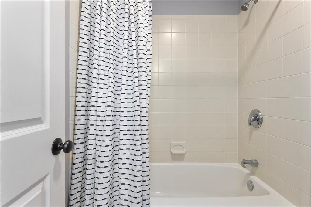 8915 N Lewis Avenue — photo 41