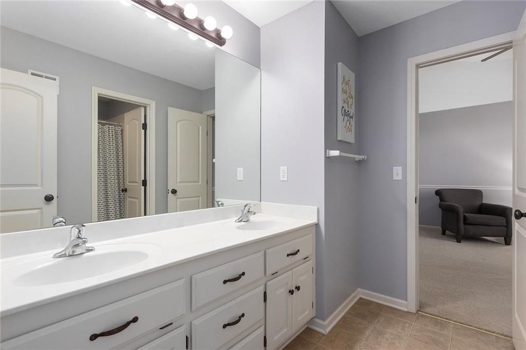 8915 N Lewis Avenue — photo 43
