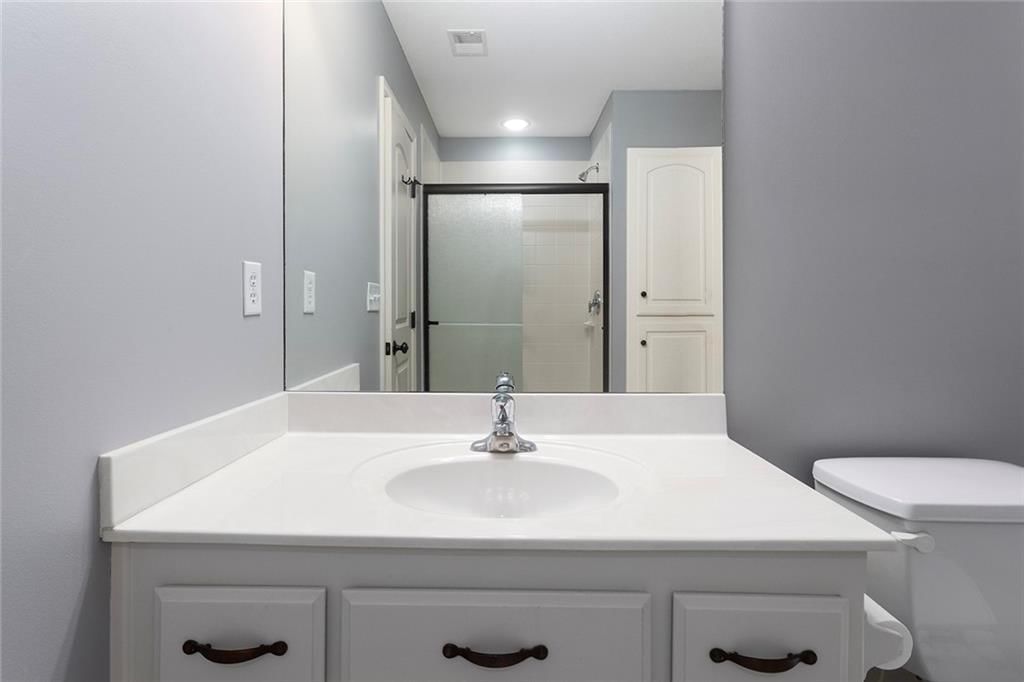8915 N Lewis Avenue — photo 48