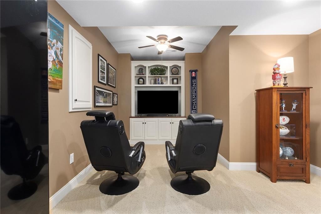 8915 N Lewis Avenue — photo 51