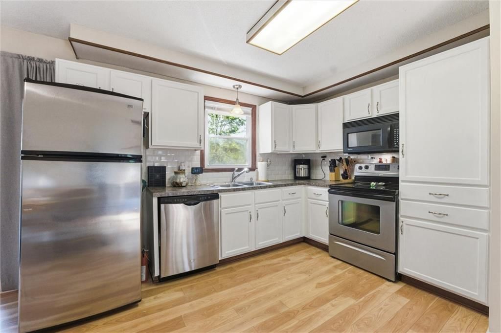 1308 SW Highland Drive — photo 2