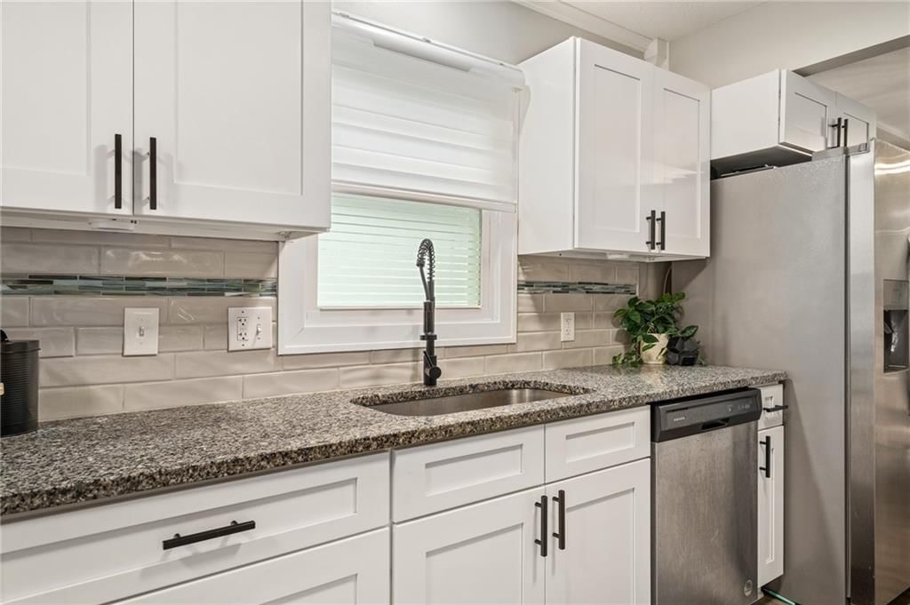 1920 E Jamestown Drive — photo 18